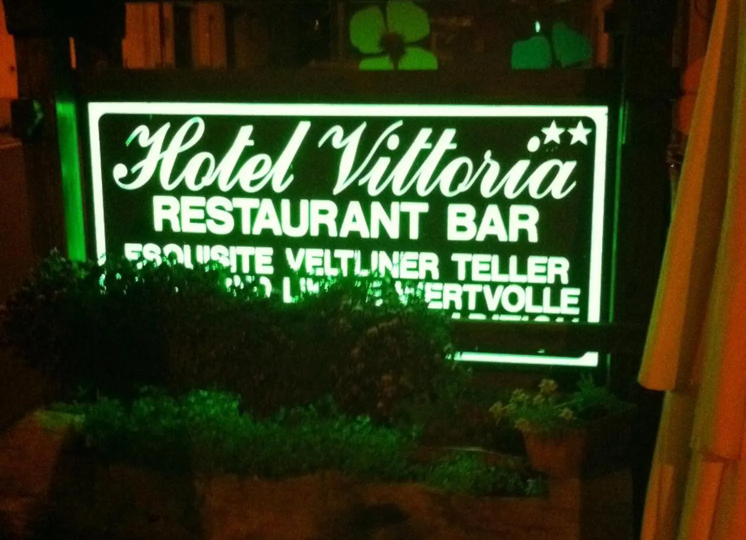 Hotel Vittoria - Ca' De La Montagna Montespluga 2*,