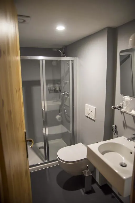 **  Hotel Vittoria - Ca' De La Montagna Montespluga Italië